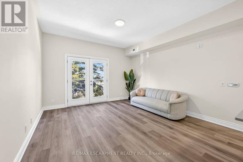 303 - 259 King Street E — photo 17 of 38