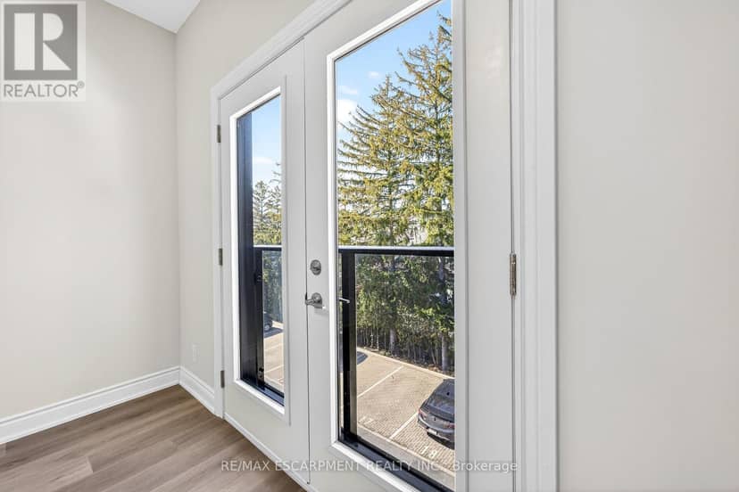 303 - 259 King Street E — photo 18 of 38