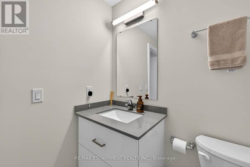 303 - 259 King Street E — photo 26 of 38