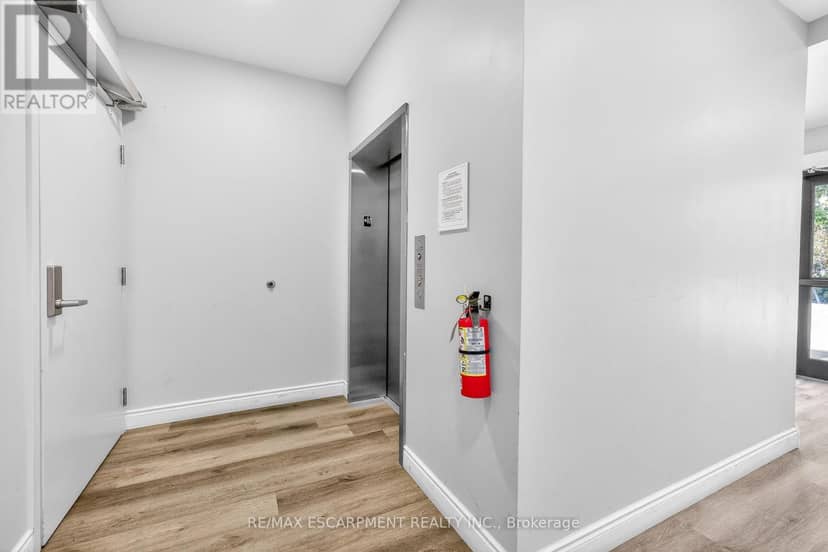 303 - 259 King Street E — photo 6 of 38