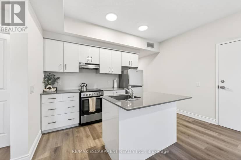 303 - 259 King Street E — photo 9 of 38