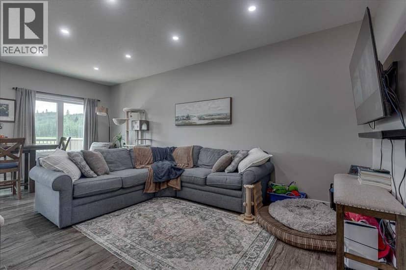 136 12 Avenue NE, Sundre, photo 7