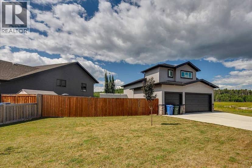 136 12 Avenue NE, Sundre, photo 2