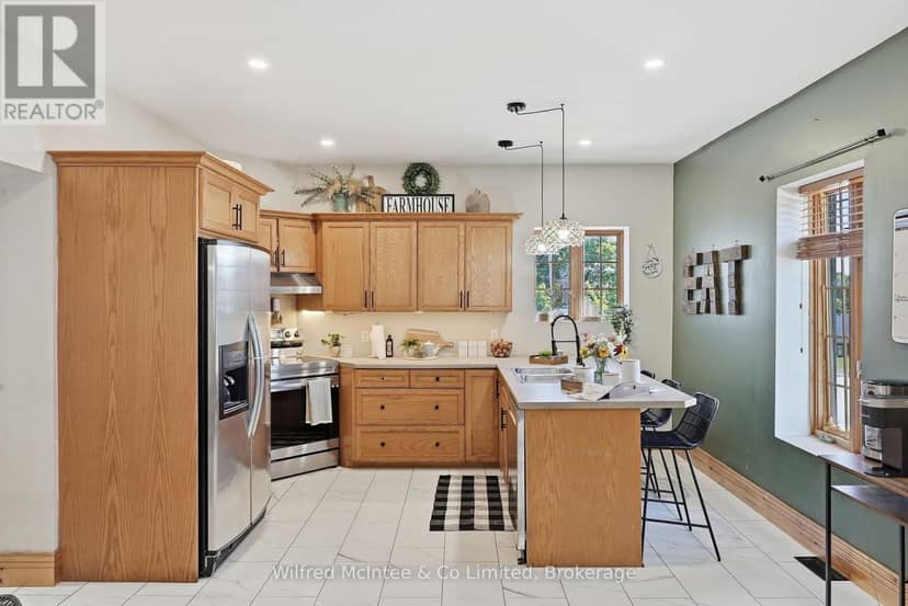 27 5th Street NW — photo 8 of 39