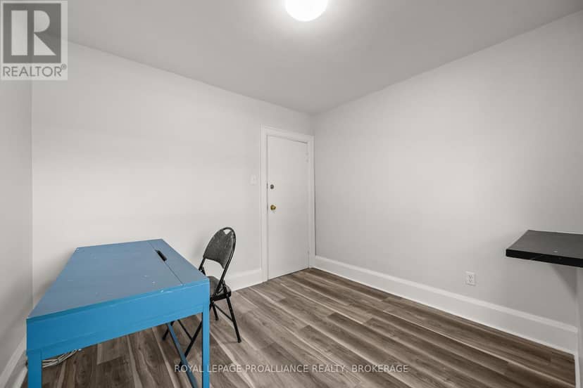 211 Toronto Street — photo 10 of 39