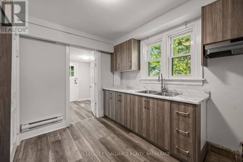 211 Toronto Street — photo 15 of 39