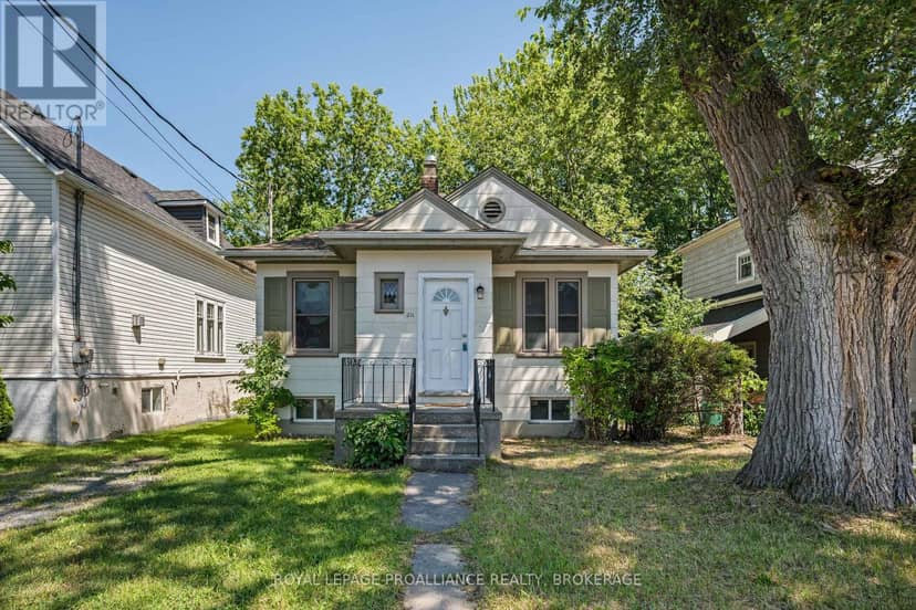 211 Toronto Street — photo 1 of 39