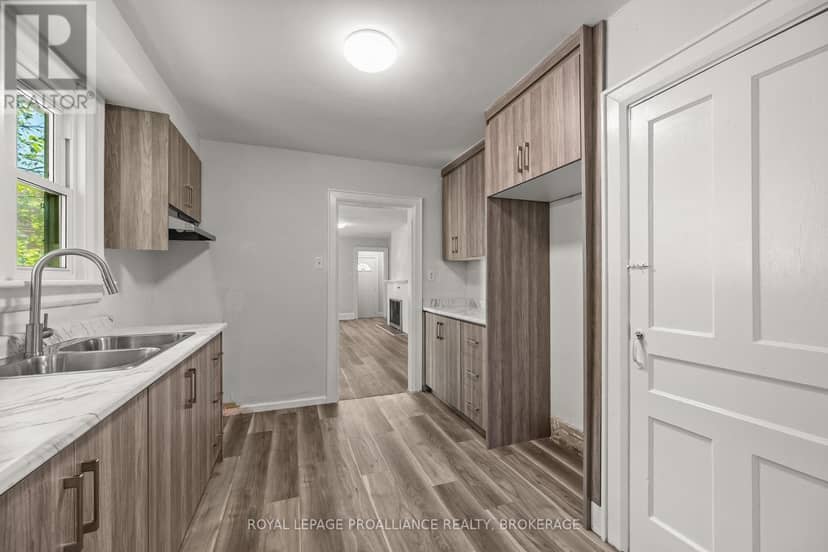211 Toronto Street — photo 16 of 39