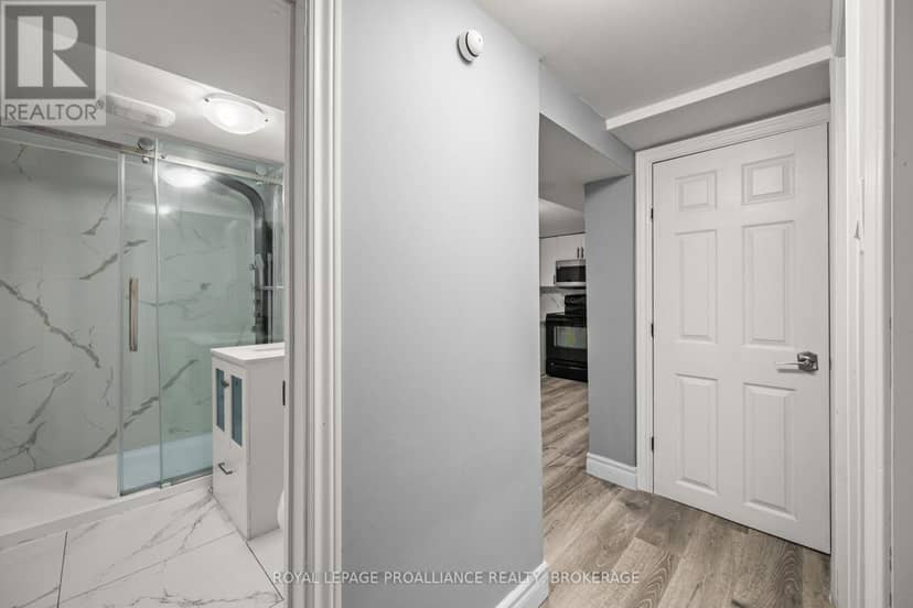 211 Toronto Street — photo 20 of 39
