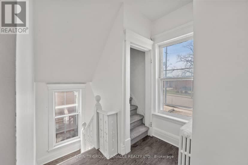 255 Kent Street W — photo 34 of 40