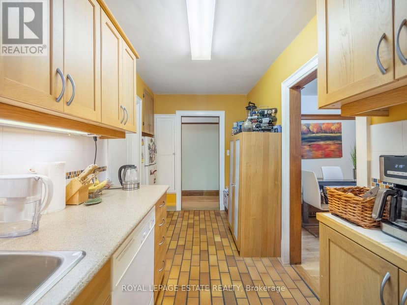2275 Queen Street E — photo 11 of 40