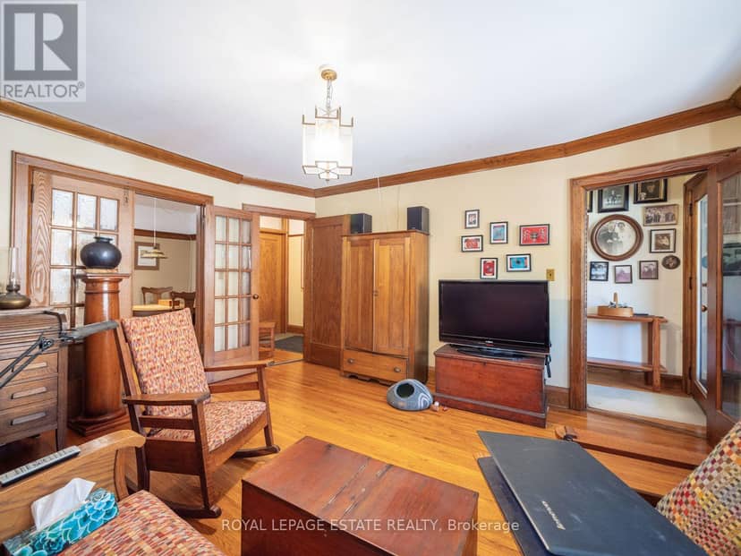 2275 Queen Street E — photo 20 of 40