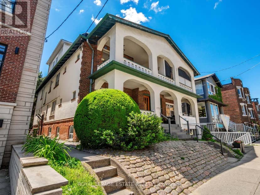 2275 Queen Street E — photo 3 of 40