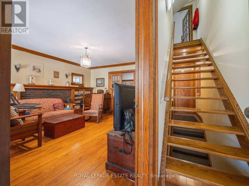 2275 Queen Street E — photo 31 of 40