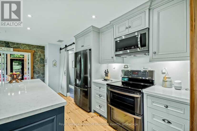 3650 Muskoka Road 117 — photo 13 of 40