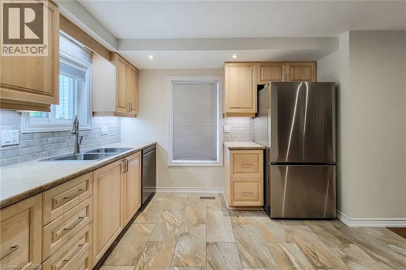 319 KING Street W — photo 23 of 40