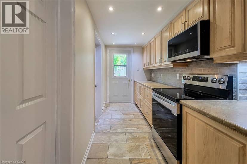 319 KING Street W — photo 25 of 40