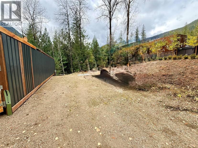 4955 Camp Creek Road Unit# 16 Lot# 16, Revelstoke