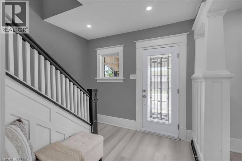 378 NORFOLK Street N — photo 3 of 29