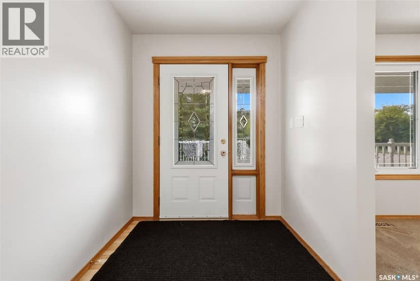 292 Regina AVENUE — photo 15 of 40