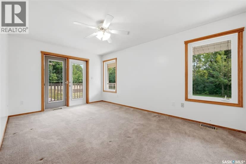 292 Regina AVENUE — photo 17 of 40