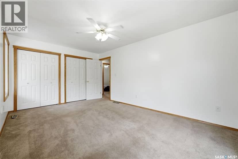 292 Regina AVENUE — photo 18 of 40