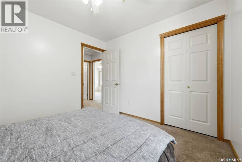 292 Regina AVENUE — photo 21 of 40