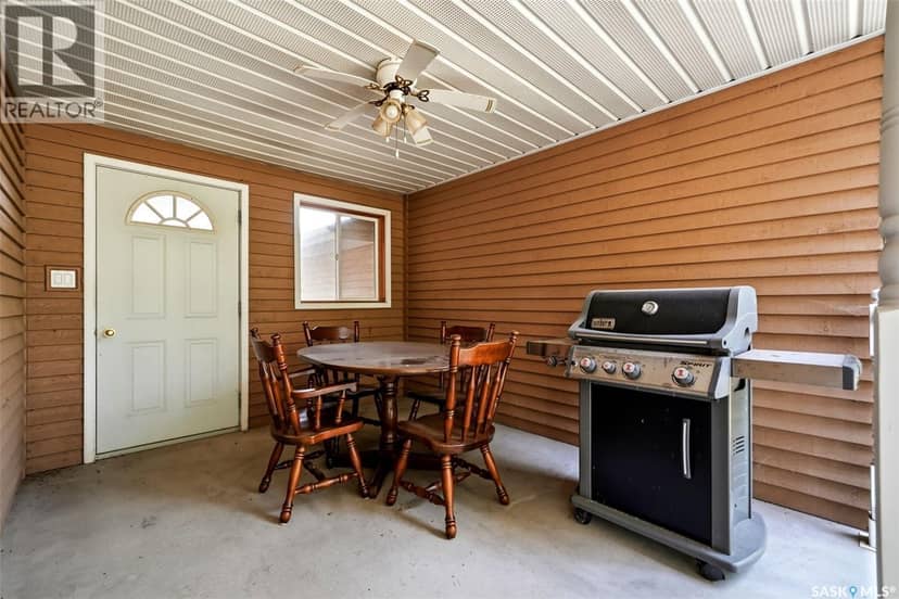 292 Regina AVENUE — photo 31 of 40