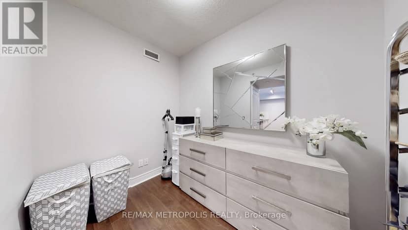228 - 701 Sheppard Avenue W — photo 20 of 40