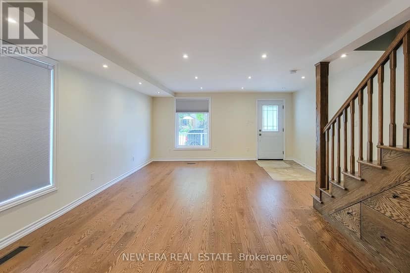 319 King Street W — photo 15 of 40