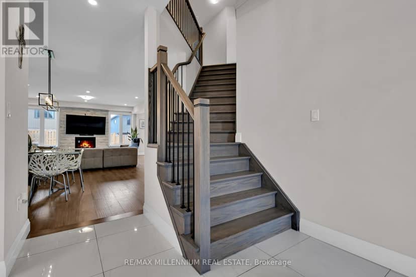 11 Tindall Crescent S — photo 6 of 33