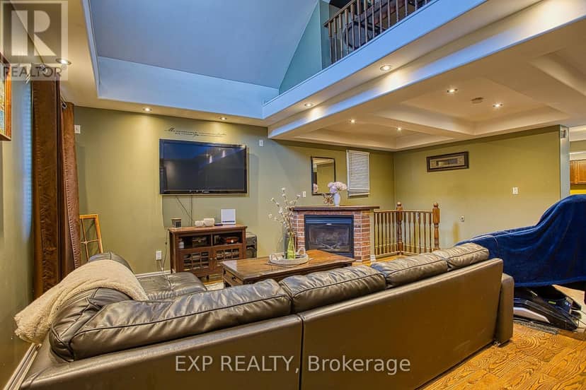 227 Beach Road, Hamilton, photo 3