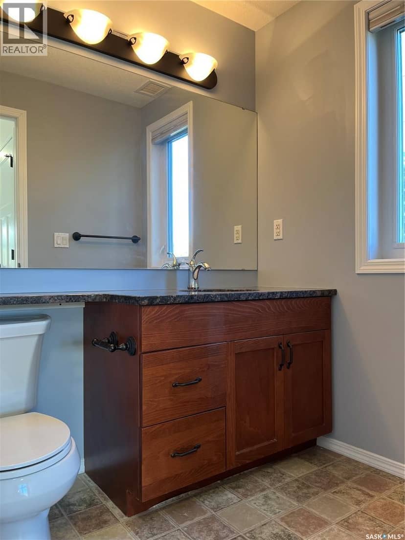 210 1220 Blackfoot DRIVE — photo 21 of 34