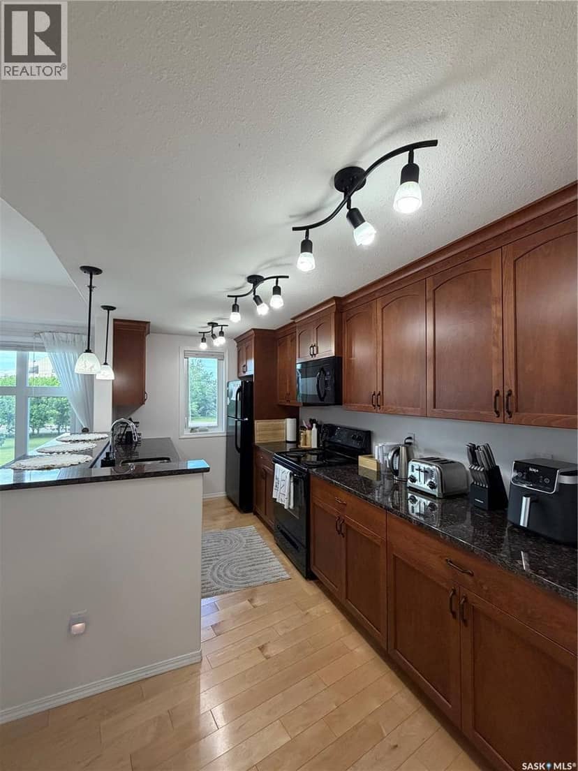 210 1220 Blackfoot DRIVE — photo 9 of 34