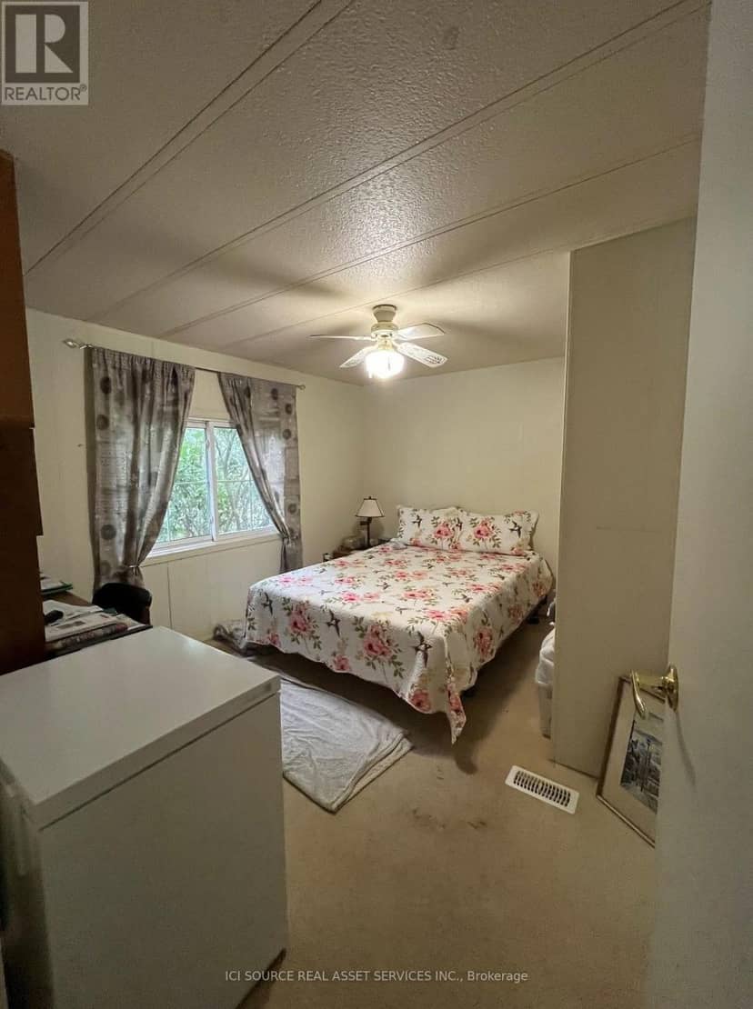 10 Lakeside Drive, Prince Edward County, photo 4