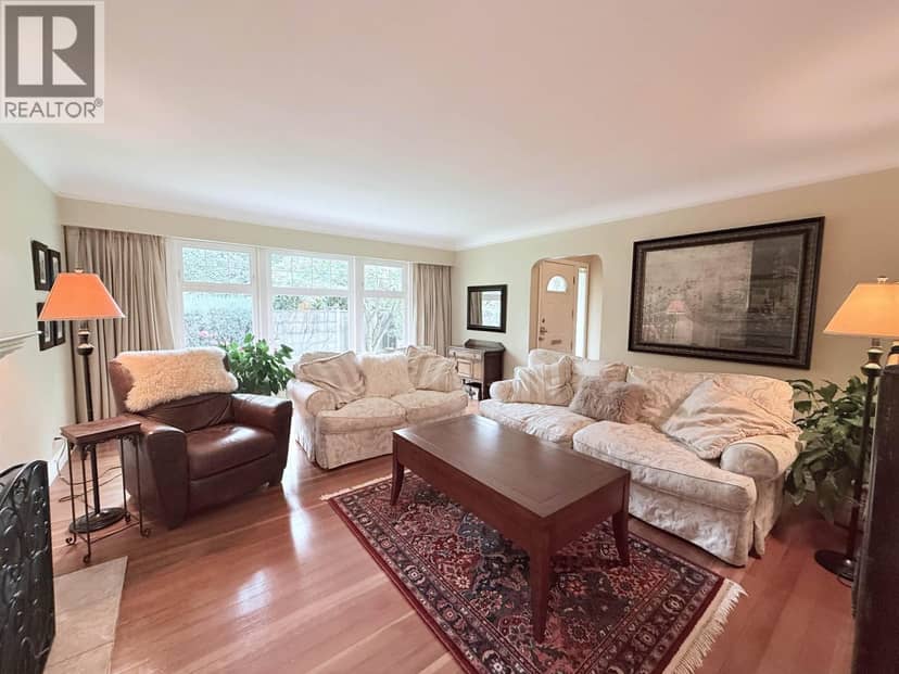 680 THOMPSON AVENUE, Coquitlam, photo 2