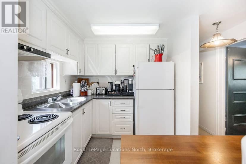 77 Laidlaw Street — photo 10 of 30