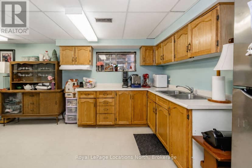77 Laidlaw Street — photo 16 of 30