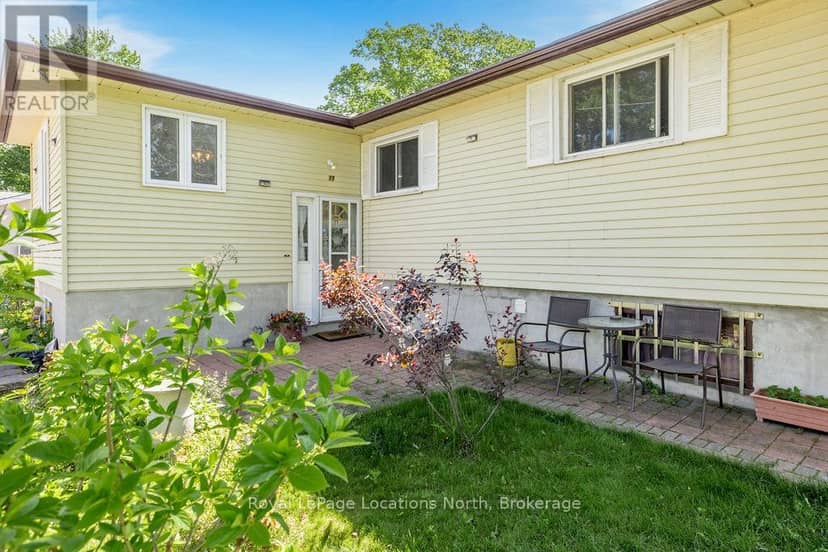 77 Laidlaw Street — photo 3 of 30