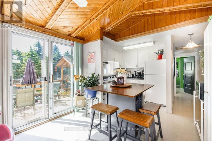 77 Laidlaw Street — photo 8 of 30
