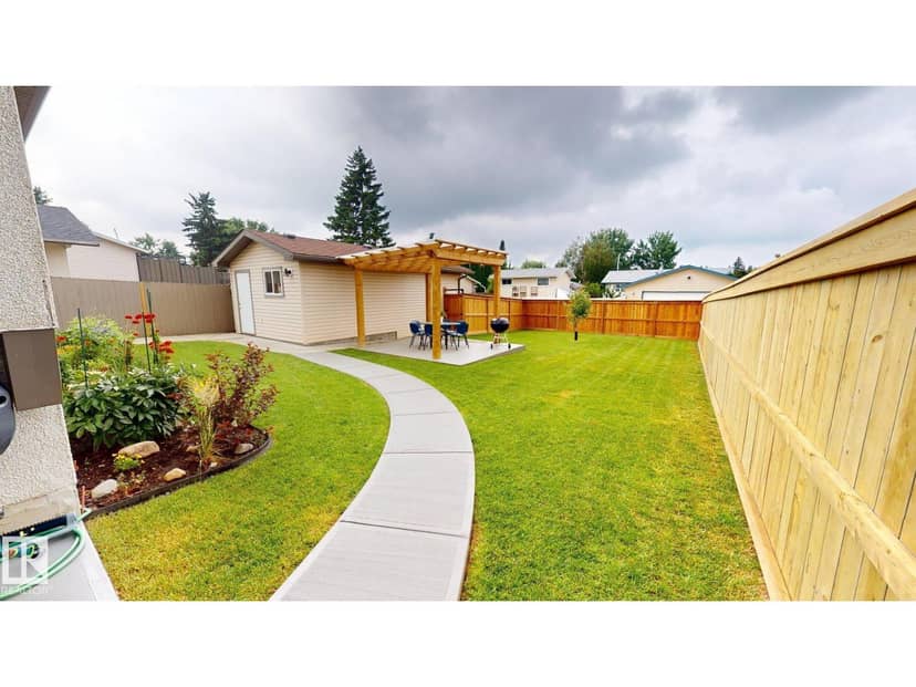 7935 22 AV NW — photo 19 of 26