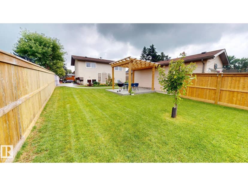 7935 22 AV NW — photo 20 of 26