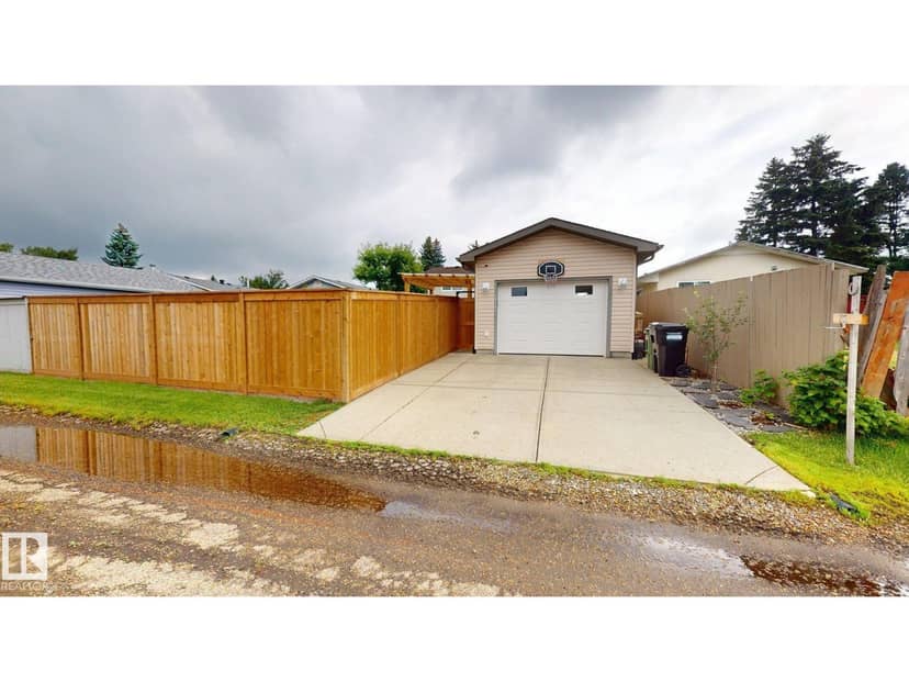 7935 22 AV NW — photo 16 of 26