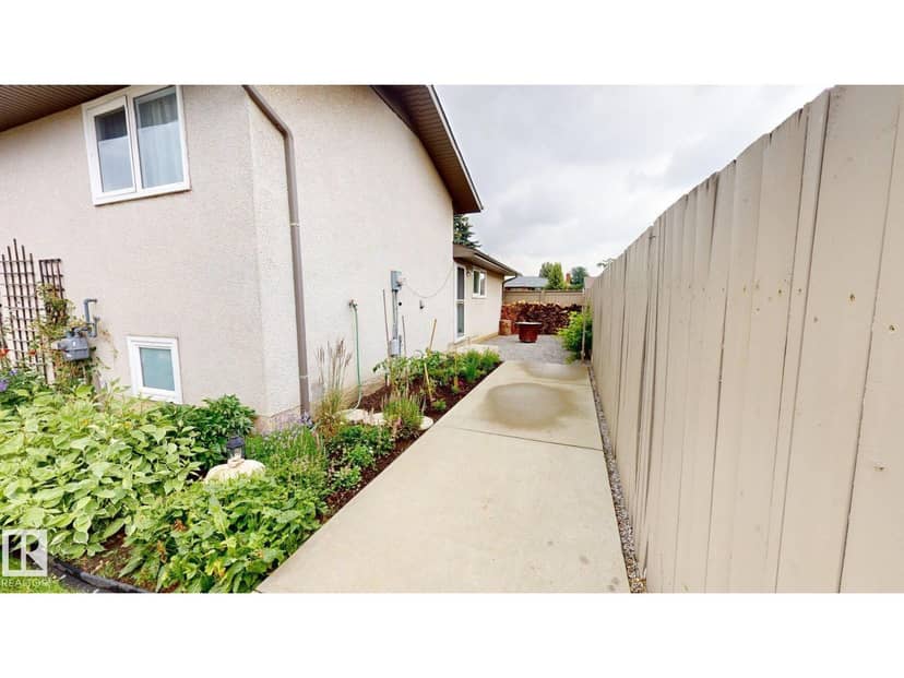 7935 22 AV NW — photo 17 of 26