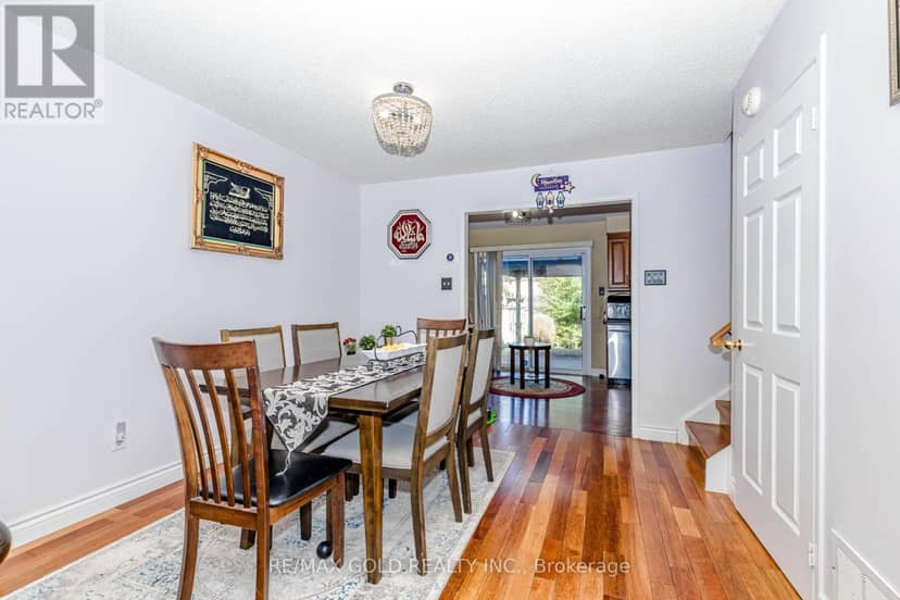 12 McCleave Crescent — photo 11 of 40
