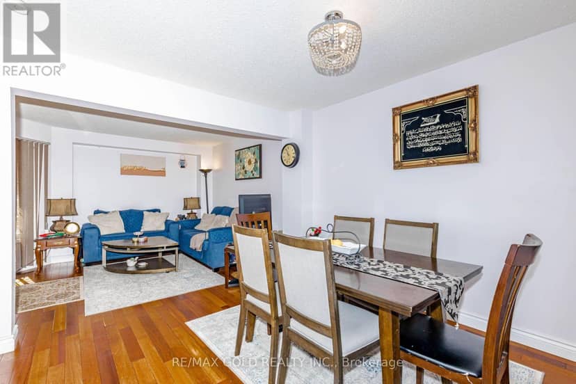 12 McCleave Crescent — photo 12 of 40