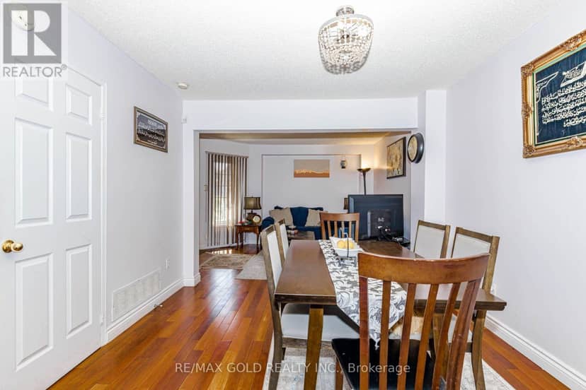 12 McCleave Crescent — photo 13 of 40