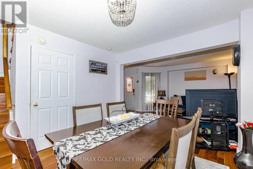 12 McCleave Crescent — photo 14 of 40