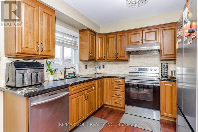 12 McCleave Crescent — photo 15 of 40