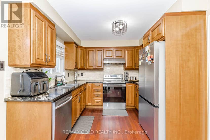 12 McCleave Crescent — photo 16 of 40